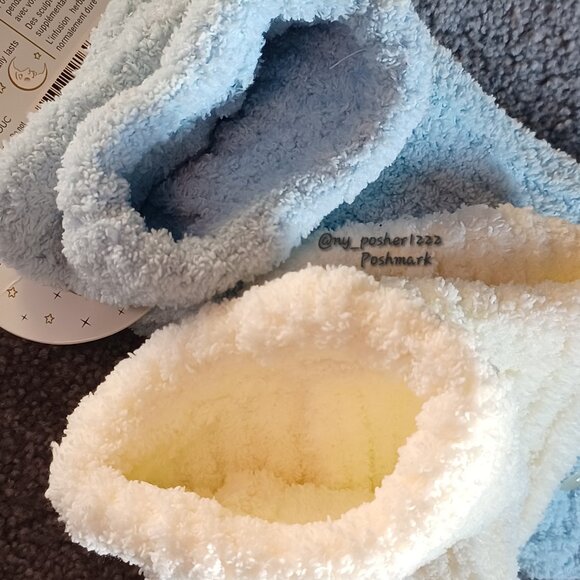 EARTH THERAPEUTICS 𝖢𝖮𝖹𝖸 𝖩𝖠𝖬Z𝖹𝗓™ with SHEA BUTTER Socks 🔵⚪ (2 Pairs) - Picture 9 of 14